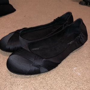Black ballet flats